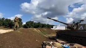 חיילת עומדת במכוון מול טנק, צילום: צילום מסך